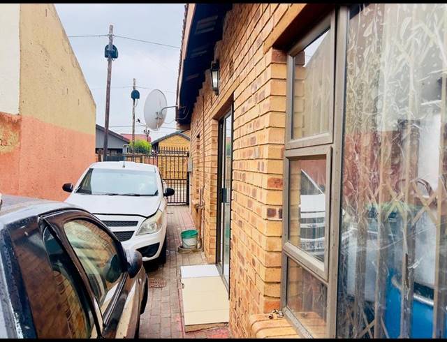 2 BEDROOM HOUSE FOR SALE IN PHIRI